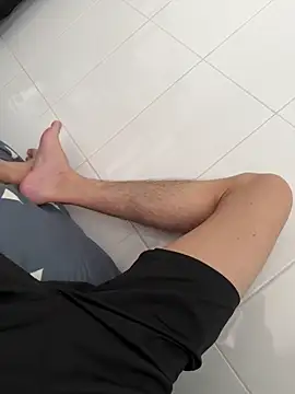 Snapshot of phinn18400 chatting on 12-22-25, 06:32 phinn18400 online show from 12-22-25, 06:32