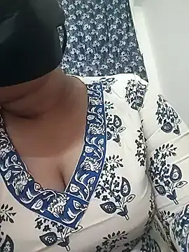 Snapshot of MaggieTelugu-15 chatting on 03-18-26, 07:22 MaggieTelugu-15 online show from 03-18-26, 07:22