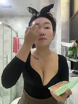 Molly-xiao online show from 04-18-26, 01:42