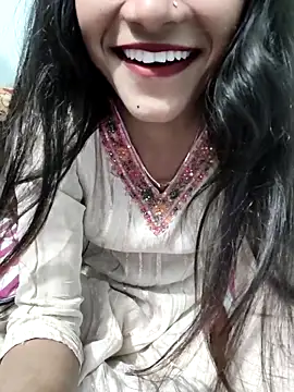 Snapshot of Yours-Zeenat chatting on 02-05-26, 05:56 Yours-Zeenat online show from 02-05-26, 05:56