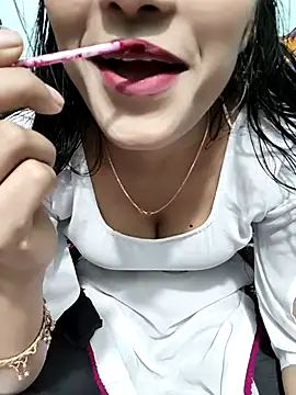 Snapshot of Yours-Zeenat chatting on 02-27-26, 07:03 Yours-Zeenat online show from 02-27-26, 07:03