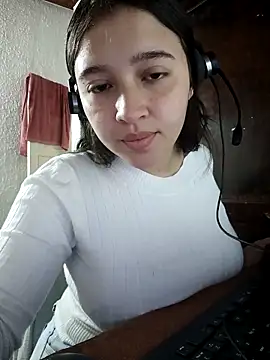 Snapshot of Laia__Evanss chatting on 02-12-26, 12:33 Laia Evanss online show from 02-12-26, 12:33