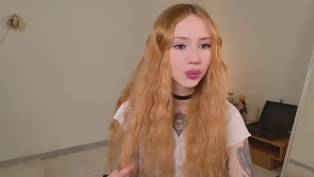 Snapshot of Zoe__Page chatting on 02-02-26, 01:32 Zoe Page online show from 02-02-26, 01:32