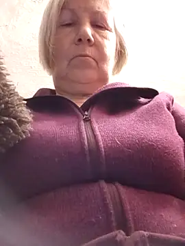 Snapshot of KlaudiaDarling chatting on 01-06-26, 02:10 KlaudiaDarling online show from 01-06-26, 02:10