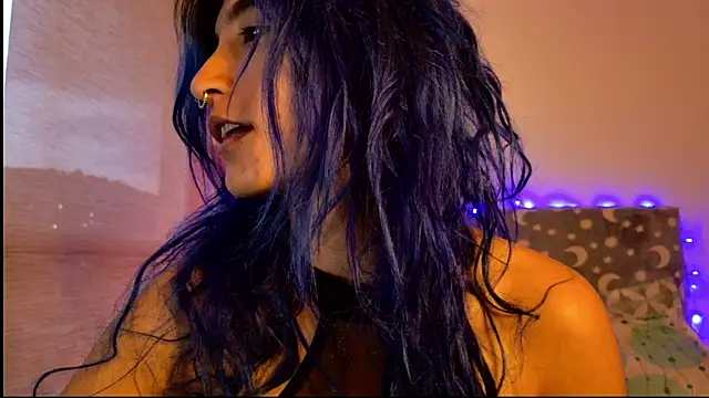 Snapshot of LunaisBack chatting on 03-03-26, 11:10 LunaisBack online show from 03-03-26, 11:10