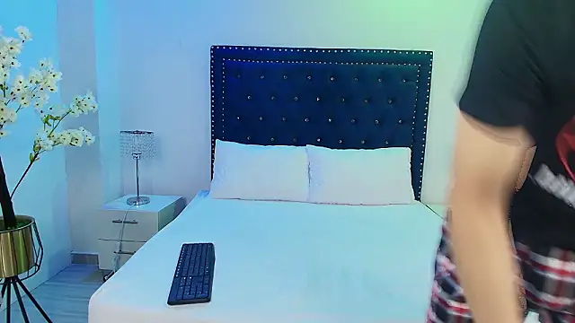 Jaden and sofia online show from 03-06-26, 03:58