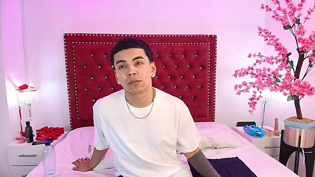 Snapshot of Jaden_and_sofia chatting on 05-17-26, 03:04 Jaden and sofia online show from 05-17-26, 03:04