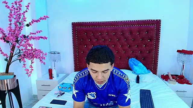 Snapshot of Jaden_and_sofia chatting on 05-27-26, 03:14 Jaden and sofia online show from 05-27-26, 03:14