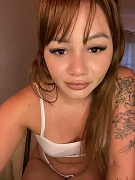 Snapshot of Isisbennett chatting on 04-27-26, 06:39 Isisbennett online show from 04-27-26, 06:39