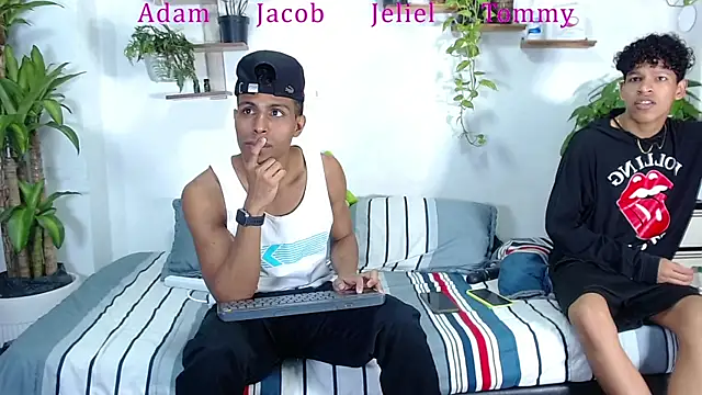 Snapshot of Interracial_Snow_Bunny chatting on 01-13-26, 05:07 Interracial Snow Bunny online show from 01-13-26, 05:07