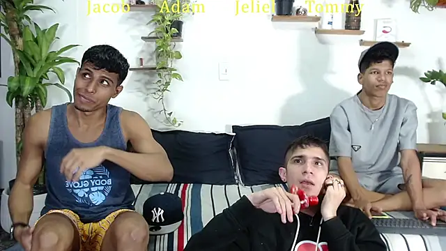 Snapshot of Interracial_Snow_Bunny chatting on 01-31-26, 11:14 Interracial Snow Bunny online show from 01-31-26, 11:14