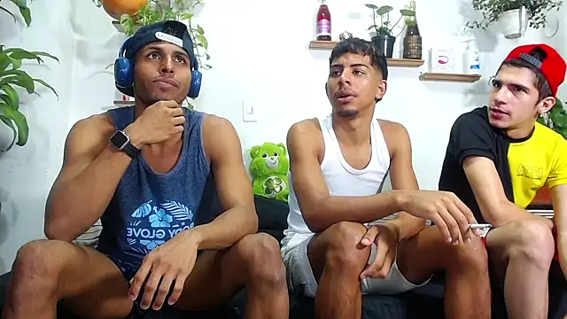 Snapshot of Interracial_Snow_Bunny chatting on 03-05-26, 11:12 Interracial Snow Bunny online show from 03-05-26, 11:12