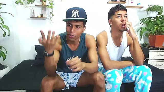 Snapshot of Interracial_Snow_Bunny chatting on 03-08-26, 05:17 Interracial Snow Bunny online show from 03-08-26, 05:17