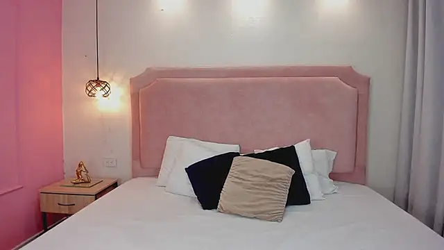 Snapshot of BrookRusell chatting on 01-12-26, 09:53 BrookRusell online show from 01-12-26, 09:53