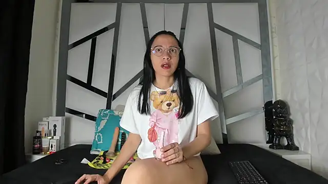 Lunahot68 online show from 04-29-26, 02:48
