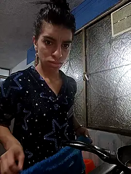 Snapshot of Alma_Kieran chatting on 01-15-26, 11:41 Alma Kieran online show from 01-15-26, 11:41