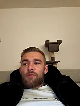 Snapshot of Benjamiinlt chatting on 04-07-26, 07:25 Benjamiinlt online show from 04-07-26, 07:25