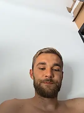 Benjamiinlt online show from 06-24-26, 01:21