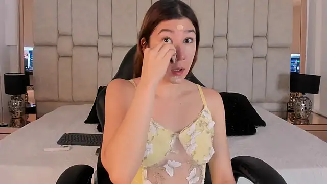 Snapshot of ElaRabbit chatting on 03-11-26, 12:00 ElaRabbit online show from 03-11-26, 12:00