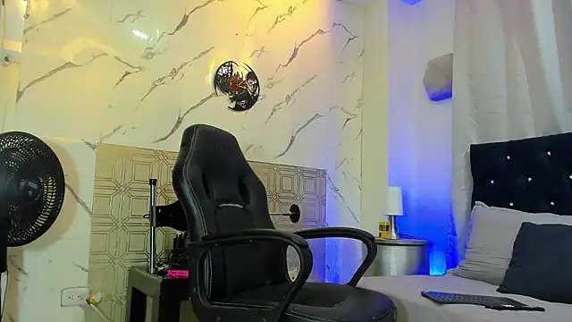 Snapshot of asher_lux chatting on 02-25-26, 08:07 asher lux online show from 02-25-26, 08:07