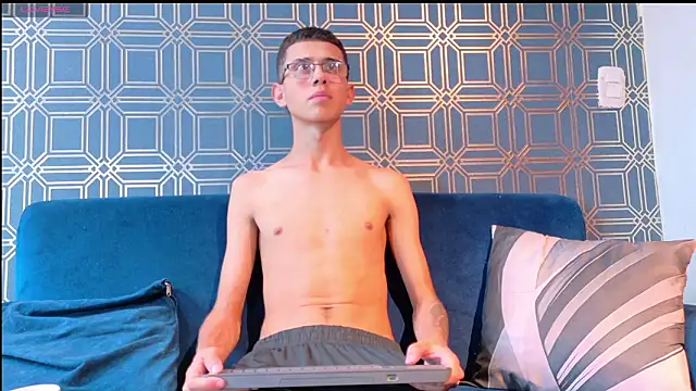 Snapshot of asher_lux chatting on 03-05-26, 05:42 asher lux online show from 03-05-26, 05:42