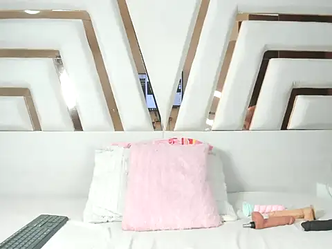 MiaKleinX online show from 04-29-26, 08:48