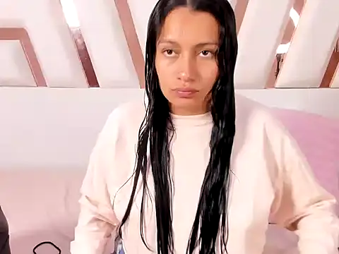 MiaKleinX online show from 06-01-26, 11:17