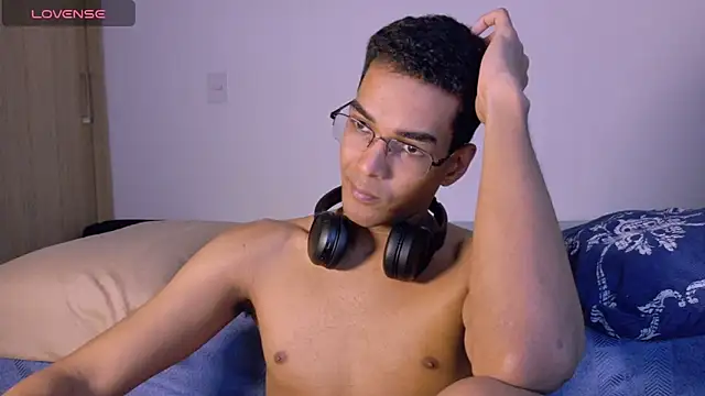 Snapshot of Pikashu7u7 chatting on 03-12-26, 04:07 Pikashu7u7 online show from 03-12-26, 04:07