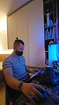 Snapshot of OnlyHand9x chatting on 02-21-26, 05:25 OnlyHand9x online show from 02-21-26, 05:25