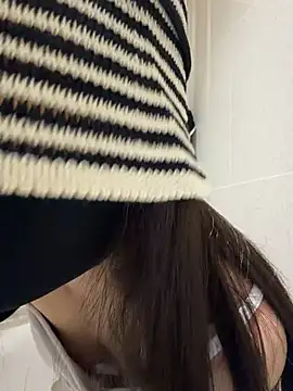 ZJbaby online show from 05-19-26, 01:39
