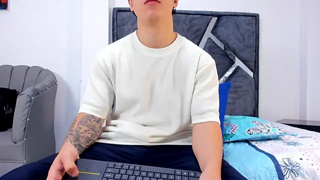 Snapshot of Liam_saint chatting on 02-04-26, 12:11 Liam saint online show from 02-04-26, 12:11