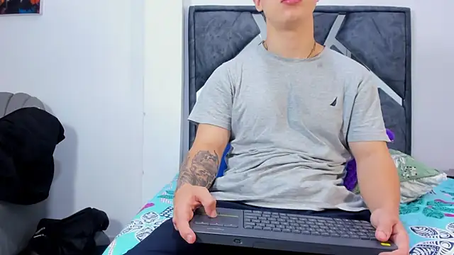 Snapshot of Liam_saint chatting on 02-18-26, 12:12 Liam saint online show from 02-18-26, 12:12