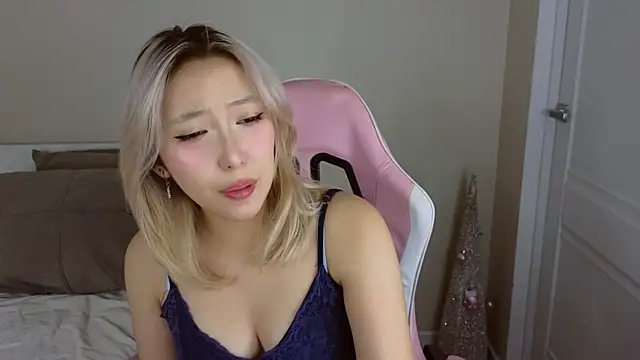 Snapshot of jasmilee chatting on 02-20-26, 11:54 jasmilee online show from 02-20-26, 11:54