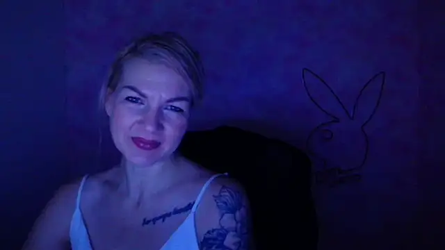 Snapshot of Madonna_Fire chatting on 01-09-26, 12:41 Madonna Fire online show from 01-09-26, 12:41