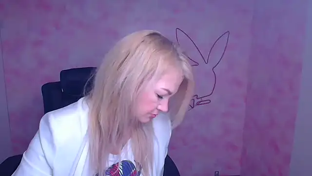 Snapshot of Madonna_Fire chatting on 01-11-26, 12:43 Madonna Fire online show from 01-11-26, 12:43