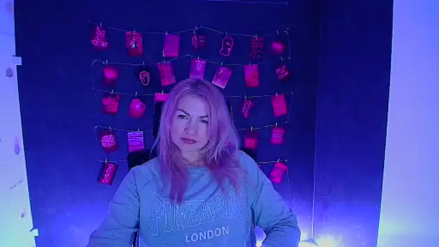 Snapshot of Madonna_Fire chatting on 01-15-26, 12:43 Madonna Fire online show from 01-15-26, 12:43