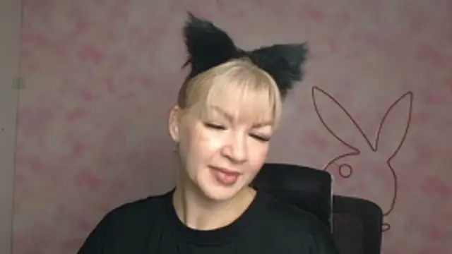 Snapshot of Madonna_Fire chatting on 03-08-26, 06:39 Madonna Fire online show from 03-08-26, 06:39