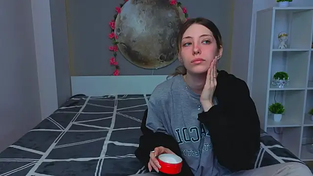 Snapshot of BrianneMallory chatting on 02-25-26, 07:18 BrianneMallory online show from 02-25-26, 07:18