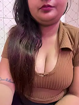 Snapshot of Curvy_Anaya chatting on 01-18-26, 04:00 Curvy Anaya online show from 01-18-26, 04:00