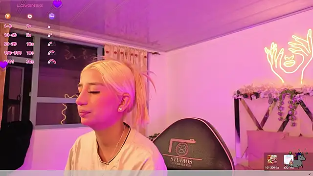 Snapshot of IRINA_TAY1 chatting on 03-04-26, 03:45 IRINA TAY1 online show from 03-04-26, 03:45