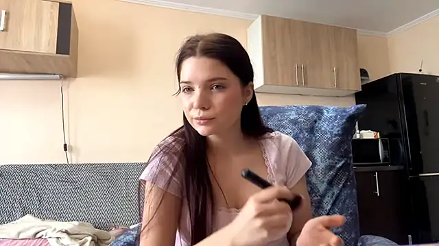 Snapshot of RiaDendy chatting on 01-06-26, 08:40 RiaDendy online show from 01-06-26, 08:40