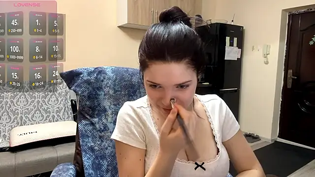 Snapshot of RiaDendy chatting on 02-17-26, 04:24 RiaDendy online show from 02-17-26, 04:24