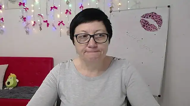 EmilyL0ve online show from 04-19-26, 05:18