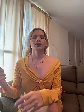 Snapshot of milablossom01 chatting on 01-07-26, 08:11 milablossom01 online show from 01-07-26, 08:11