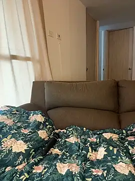 Snapshot of milablossom01 chatting on 02-14-26, 12:13 milablossom01 online show from 02-14-26, 12:13