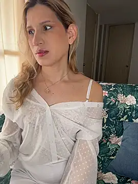 Snapshot of milablossom01 chatting on 02-20-26, 04:18 milablossom01 online show from 02-20-26, 04:18