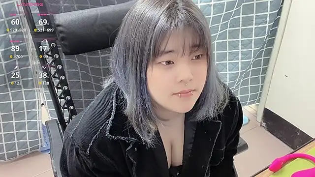 Snapshot of anan_102104 chatting on 04-07-26, 12:38 anan 102104 online show from 04-07-26, 12:38