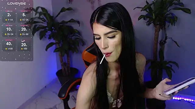 Snapshot of Lovely_bella_ chatting on 03-10-26, 08:19 Lovely bella online show from 03-10-26, 08:19