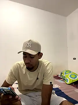 Snapshot of youngalexofficial chatting on 01-18-26, 05:33 youngalexofficial online show from 01-18-26, 05:33