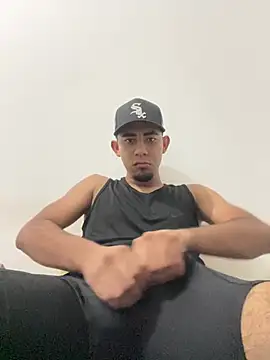 Snapshot of youngalexofficial chatting on 02-10-26, 12:37 youngalexofficial online show from 02-10-26, 12:37